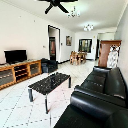 Marina Court Vacation Home 3 Bedrooms - Кота Кинабалу Екстериор снимка