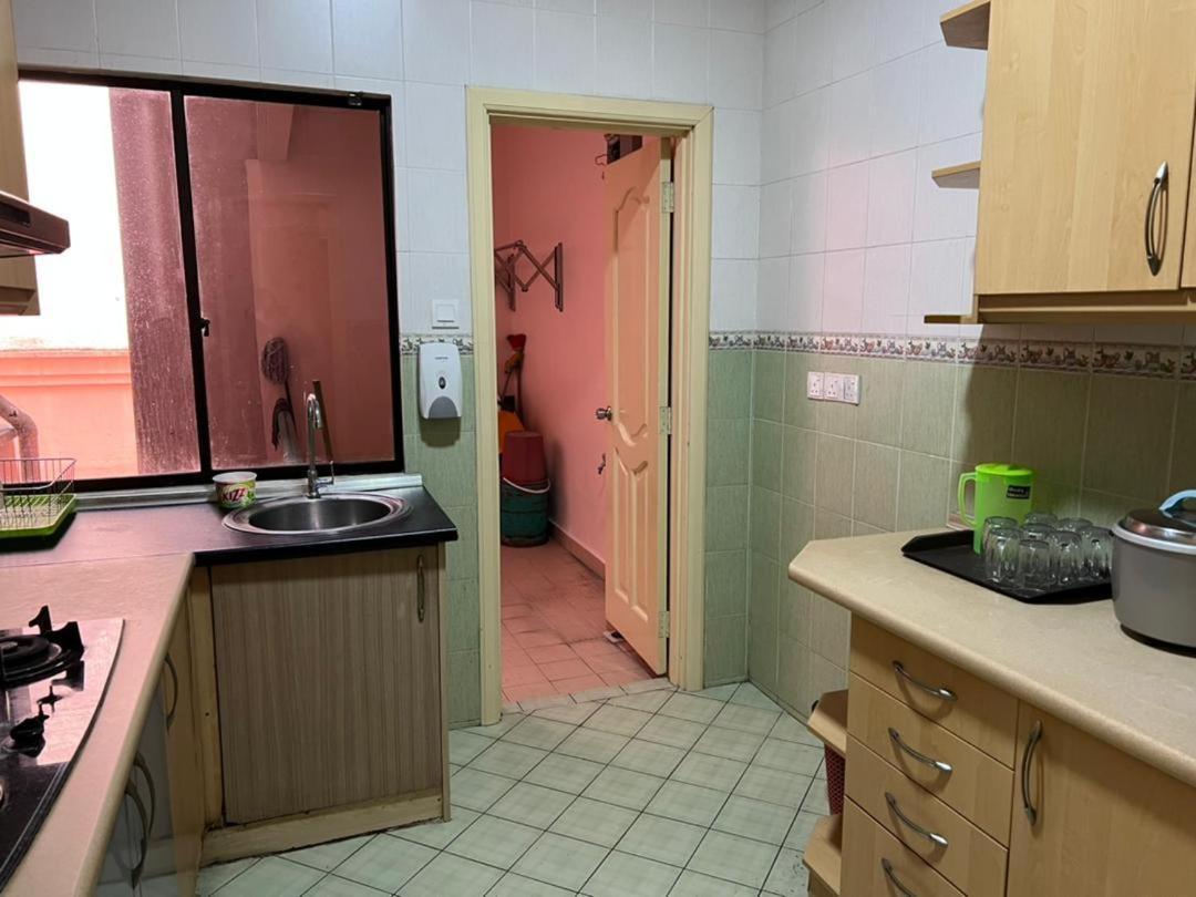 Marina Court Vacation Home 3 Bedrooms - Кота Кинабалу Екстериор снимка