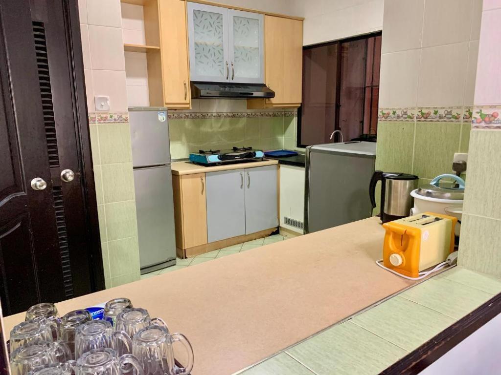 Marina Court Vacation Home 3 Bedrooms - Кота Кинабалу Екстериор снимка