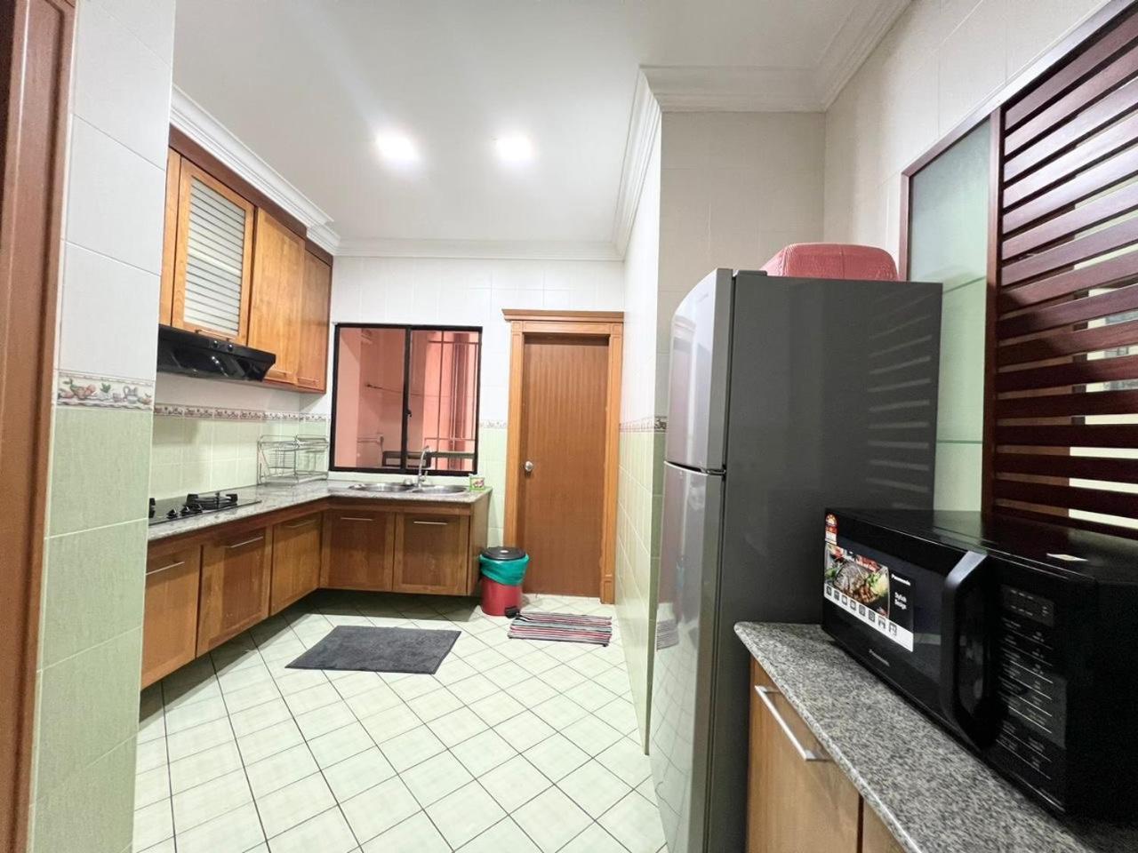 Marina Court Vacation Home 3 Bedrooms - Кота Кинабалу Екстериор снимка