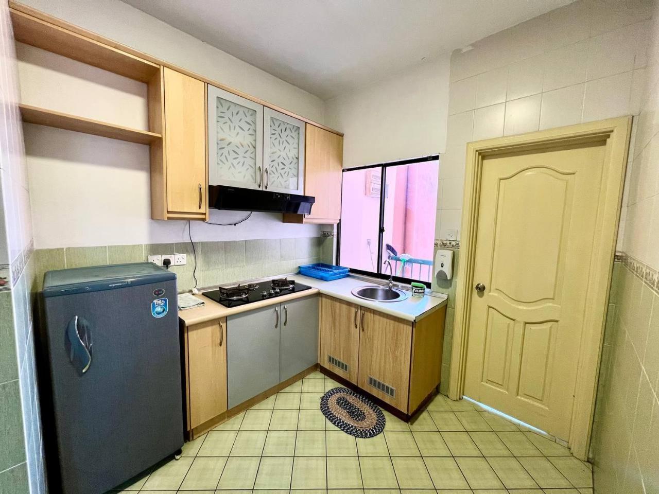 Marina Court Vacation Home 3 Bedrooms - Кота Кинабалу Екстериор снимка