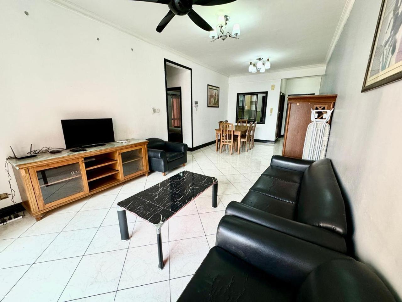 Marina Court Vacation Home 3 Bedrooms - Кота Кинабалу Екстериор снимка