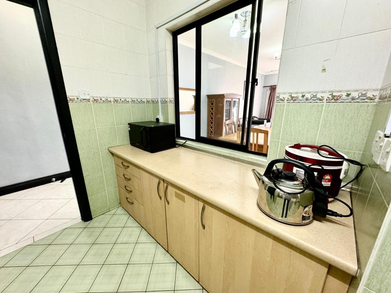 Marina Court Vacation Home 3 Bedrooms - Кота Кинабалу Екстериор снимка